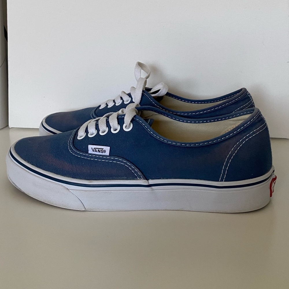 Men’s 9 Women’s 10.5 Vans Authentic navy sneakers